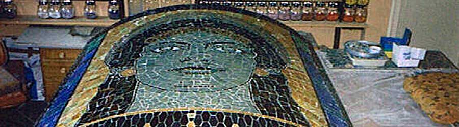 Mosaikikone “Göttin des Lichtes” am Eckrisalit des Ernemann-Baues Dresden (ehemals Kamerawerk, Junghansstr.) 1915-1923