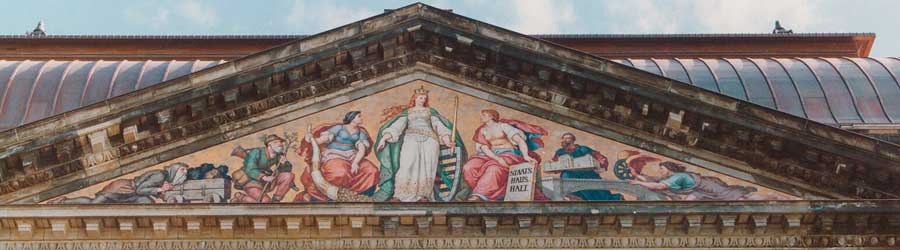 Mosaik am Frontispitz des Sächsischen Staatsministeriums in Dresden