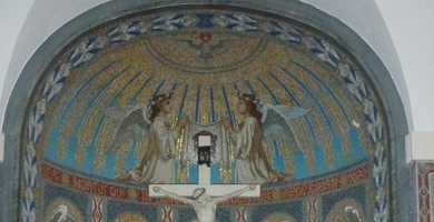 Restaurierung des Wandmosaiks in der Kathedrale Dresden